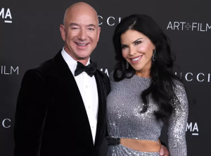Who is Jeff Bezos' girlfriend?